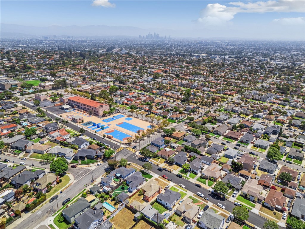 https://media.crmls.org/medias/cae3f0b6-8a01-4b70-9f43-178d2fd49b4a.jpg?preset=X-Large