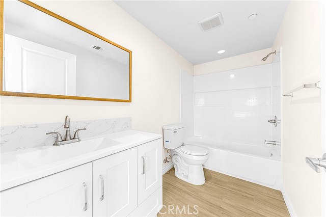 5639 N Huntington Drive, Los Angeles CA: https://media.crmls.org/medias/cae47b10-42fc-45ec-b3bd-0c5a24f1da3b.jpg
