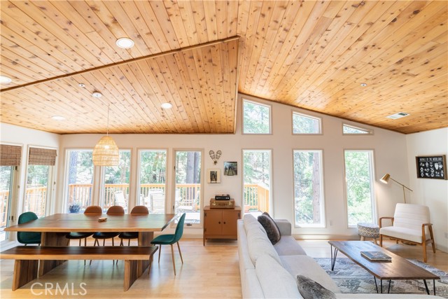 Detail Gallery Image 5 of 40 For 1069 Berne Dr, Crestline,  CA 92325 - 4 Beds | 2 Baths
