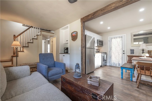 Detail Gallery Image 6 of 28 For 225 Sunset Ln, Sugarloaf,  CA 92386 - 2 Beds | 1 Baths
