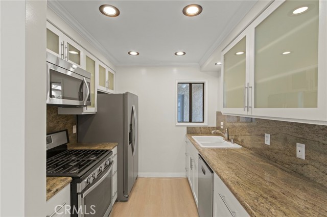 Detail Gallery Image 13 of 31 For 10521 National Bld #101,  Los Angeles,  CA 90034 - 2 Beds | 2 Baths