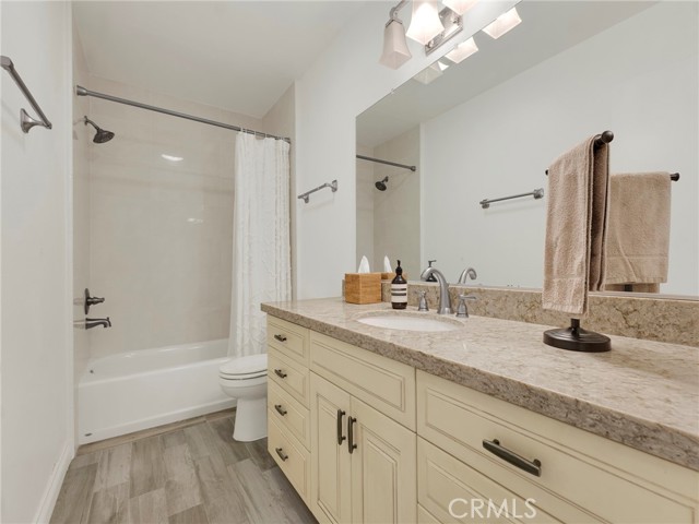 Detail Gallery Image 22 of 27 For 11806 Moorpark #C,  Studio City,  CA 91604 - 4 Beds | 3 Baths