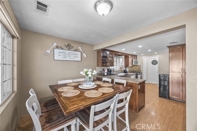 1629 Glenview Drive, Perris CA: https://media.crmls.org/medias/cae77ac3-0c27-447a-a9b2-5e8de9fb6967.jpg