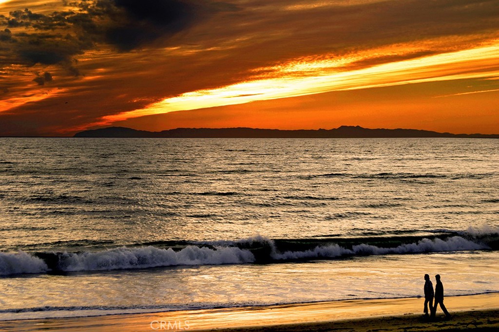 https://media.crmls.org/medias/cae82037-f651-4db3-8dea-0d7d4b963b6d.jpg?preset=X-Large