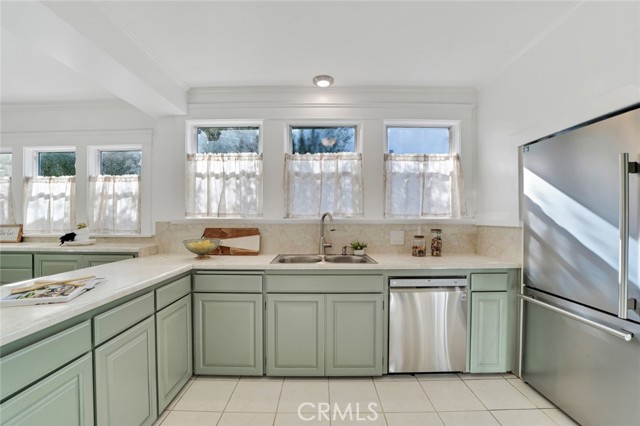 Detail Gallery Image 12 of 40 For 337 N Beachwood, Los Angeles,  CA 90004 - 3 Beds | 2 Baths