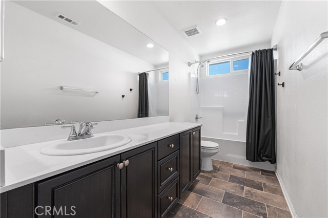 2436 Lugar Bonito Court, Rosamond CA: https://media.crmls.org/medias/cae9f1c7-62cc-40f3-b8a7-3005406483a8.jpg