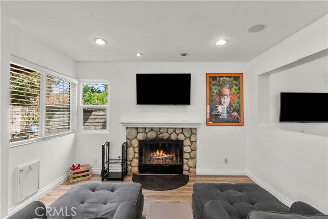 Detail Gallery Image 11 of 39 For 19777 Azure Field Dr, Newhall,  CA 91321 - 3 Beds | 3 Baths