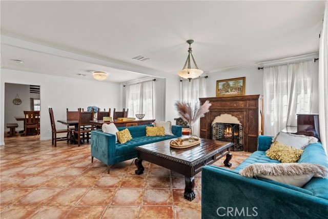 610 S Bel Aire Drive, Burbank CA: https://media.crmls.org/medias/caeb1adc-37e2-4307-809d-b6e6600a8ed7.jpg