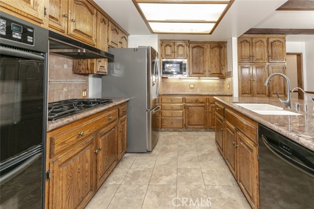 835 N Lincoln Street, Burbank CA: https://media.crmls.org/medias/caeb35ad-d9b3-486b-9dc3-7422e5729e3a.jpg