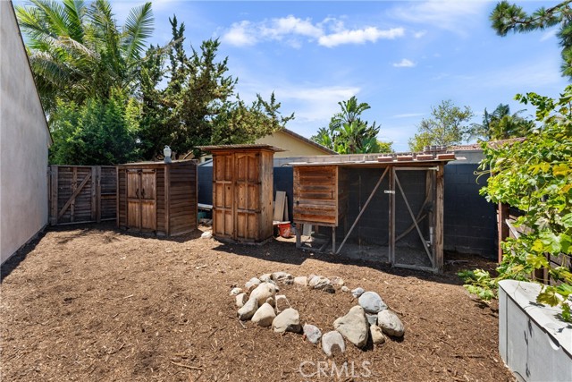 201 W Harvey Avenue, Santa Ana CA: https://media.crmls.org/medias/caebc772-5e50-4bfd-8863-0419033968a0.jpg
