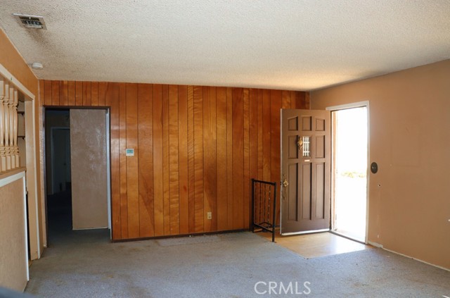 Detail Gallery Image 3 of 18 For 9632 Juniper St, Apple Valley,  CA 92308 - 5 Beds | 3 Baths