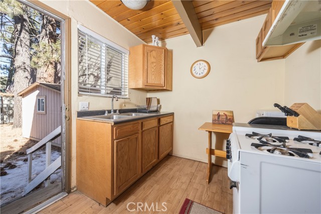 Detail Gallery Image 9 of 22 For 325 W Mojave Bld, Big Bear City,  CA 92314 - 2 Beds | 1 Baths