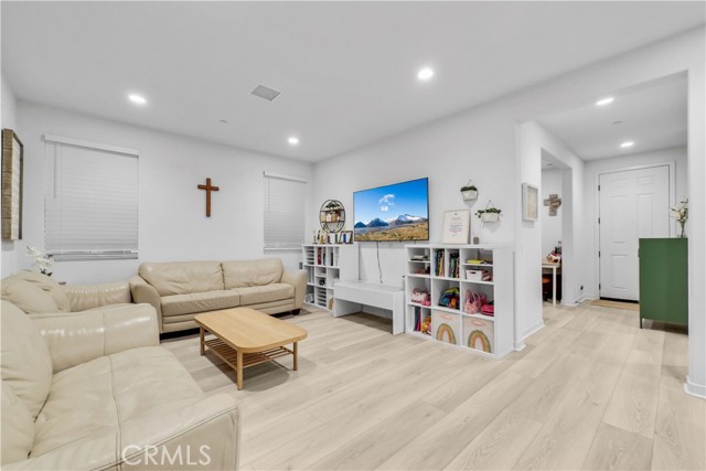 Detail Gallery Image 12 of 26 For 16272 Meadowhouse, Chino,  CA 91708 - 3 Beds | 3/1 Baths