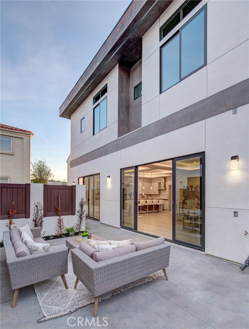 206 Juanita Avenue, Redondo Beach, California 90277, 4 Bedrooms Bedrooms, ,3 BathroomsBathrooms,Residential,Sold,Juanita,PV20030908