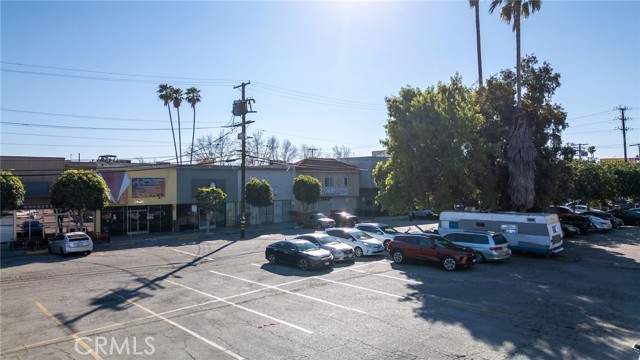 Image 23 of 30 For 18407 Sherman Way