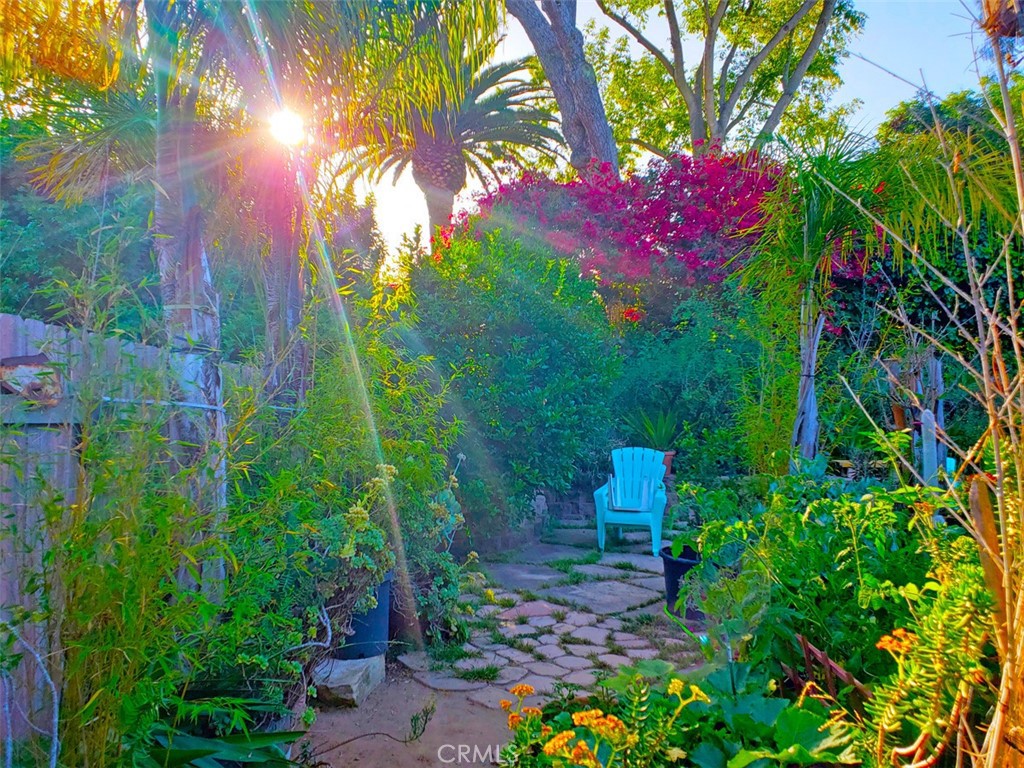 https://media.crmls.org/medias/caed76d5-ac28-41fa-a008-b3cdc8ebfa5e.jpg?preset=X-Large