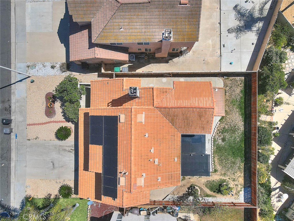 https://media.crmls.org/medias/caed7d0e-b439-400a-892a-11c25bb0db1f.jpg?preset=X-Large