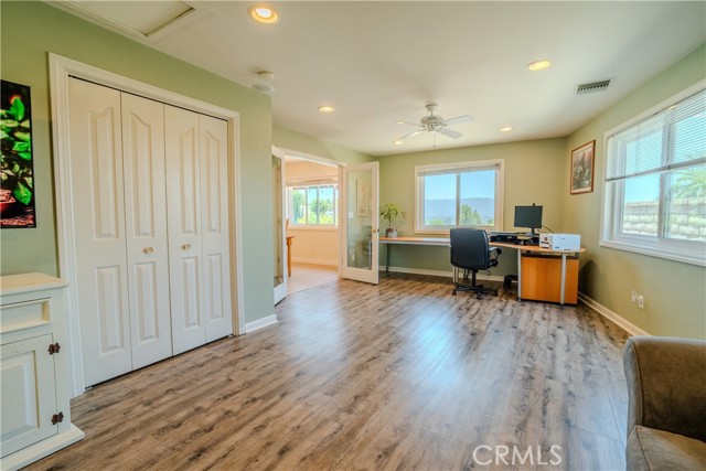 Detail Gallery Image 15 of 43 For 22396 Barbacoa Dr, Saugus,  CA 91350 - 3 Beds | 3 Baths