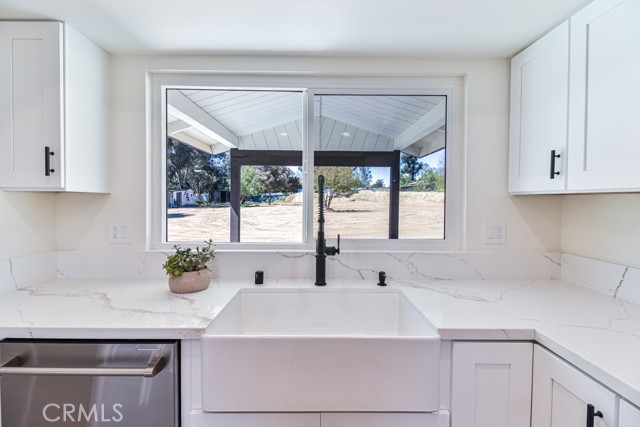 Detail Gallery Image 9 of 29 For 41775 Hawthorn St, Murrieta,  CA 92562 - 3 Beds | 2 Baths