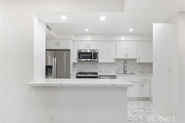 Detail Gallery Image 7 of 38 For 15215 Magnolia Bld, Sherman Oaks,  CA 91403 - 2 Beds | 2 Baths