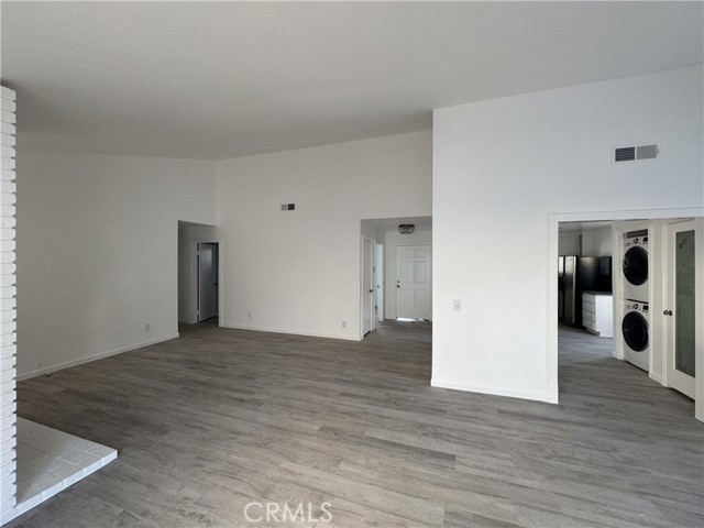 Detail Gallery Image 7 of 22 For 19351 Strathern, Reseda,  CA 91335 - 4 Beds | 2 Baths