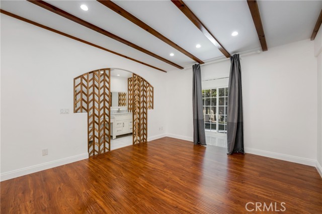 6059 Vantage Avenue, Valley Glen CA: https://media.crmls.org/medias/caf057b0-68f7-4d3e-8173-2be3a626ffbb.jpg