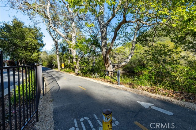 Detail Gallery Image 13 of 17 For 6631 Valle Verde Ln, San Luis Obispo,  CA 93405 - 4 Beds | 4/1 Baths