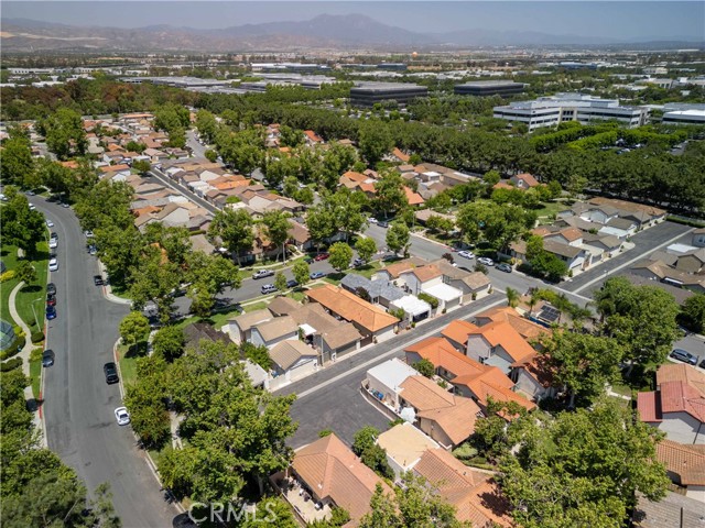 10 Windrow, Irvine CA: https://media.crmls.org/medias/caf1e558-8e3a-48cc-9c47-1ab5dc219e96.jpg