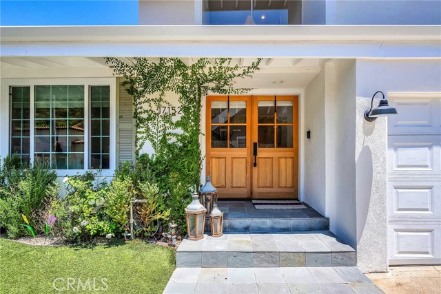 17152 Escalon Drive, Encino CA: https://media.crmls.org/medias/caf2974e-d17f-4b7a-b30e-b16aaee47883.jpg