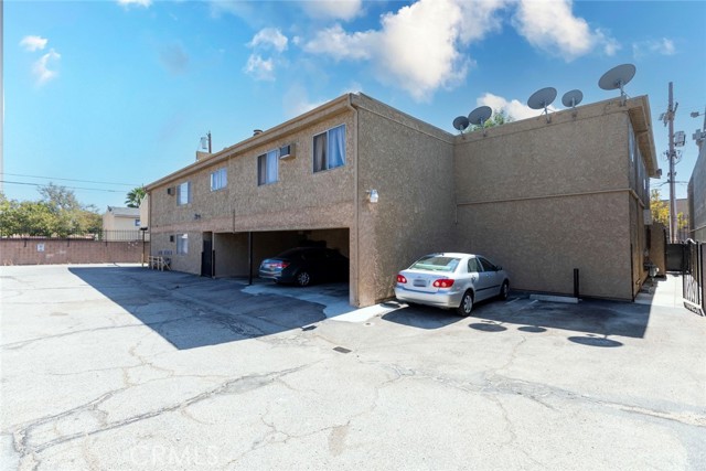 Detail Gallery Image 4 of 14 For 11341 Victory Bld, North Hollywood,  CA 91606 - – Beds | – Baths