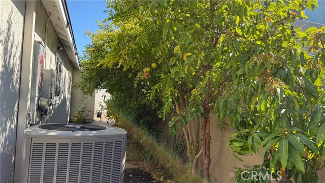 5649 Aspen, Cypress CA: https://media.crmls.org/medias/caf474bd-e1bd-4ca7-b1c1-1136555b06ce.jpg