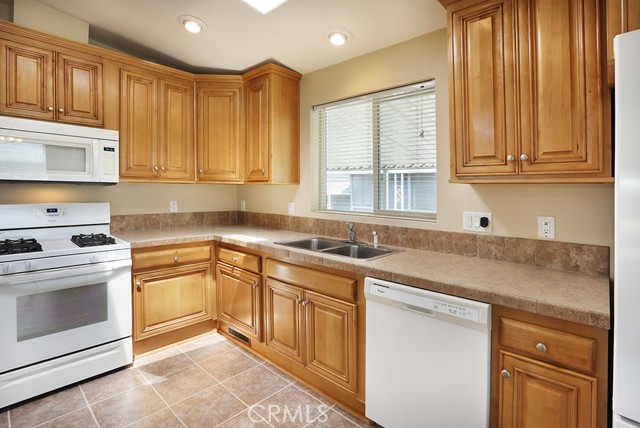 Detail Gallery Image 6 of 31 For 33 Estrella, Tustin,  CA 92780 - 2 Beds | 2 Baths