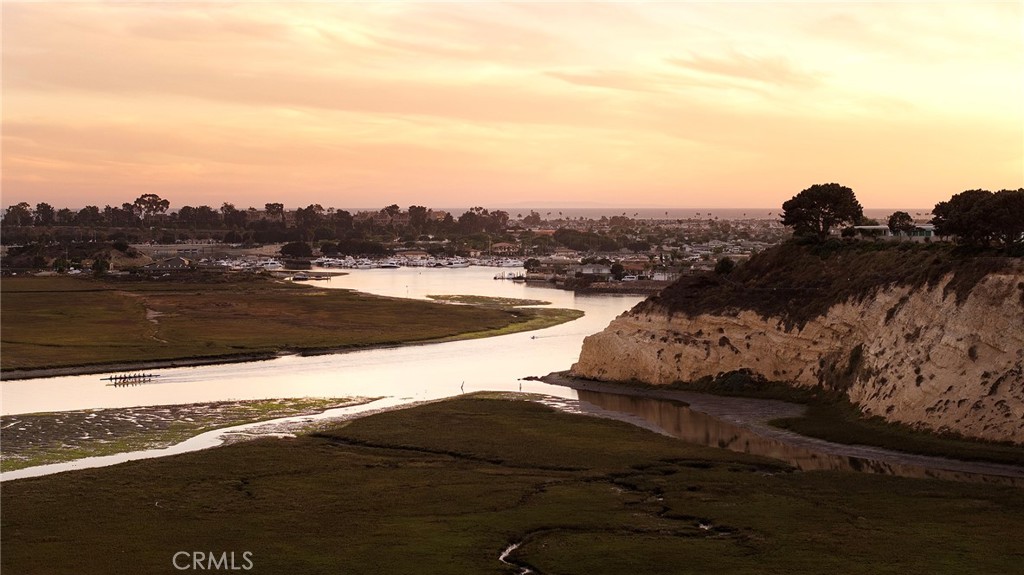 https://media.crmls.org/medias/caf4dd09-2c10-4d1d-9504-11193b3c9953.jpg?preset=X-Large