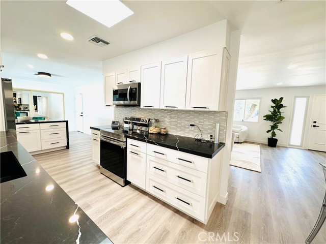 Detail Gallery Image 21 of 75 For 1980 E Rochelle Rd, Palm Springs,  CA 92262 - 5 Beds | 3 Baths