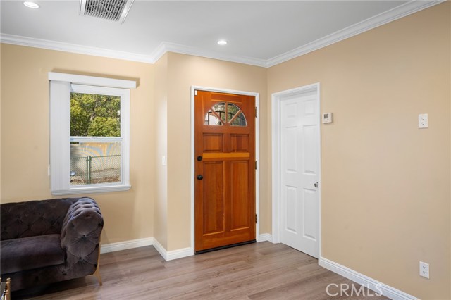 Detail Gallery Image 2 of 25 For 10408 Fairgrove Ave, Tujunga,  CA 91042 - 2 Beds | 2 Baths