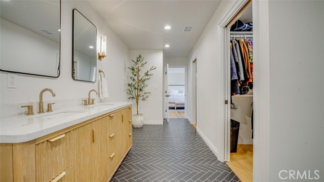 Detail Gallery Image 20 of 57 For 22914 Gershwin Dr, Woodland Hills,  CA 91364 - 5 Beds | 4/1 Baths