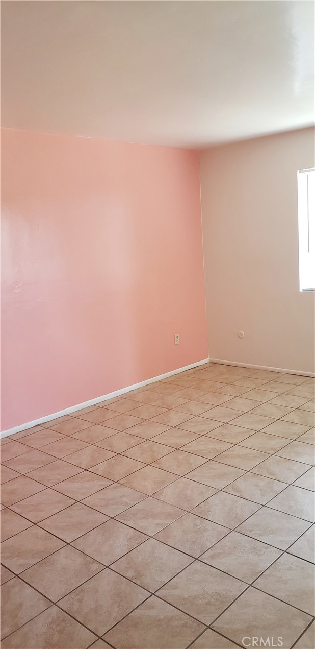 517 Lincoln Avenue, Bakersfield CA: https://media.crmls.org/medias/caf5dd1e-9c02-48fe-89d7-4043a81c4f05.jpg
