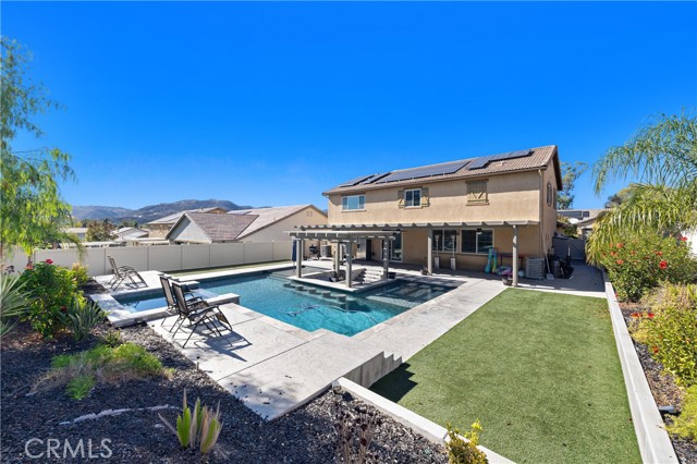 Detail Gallery Image 3 of 13 For 23407 Crystal Way, Wildomar,  CA 92595 - 5 Beds | 3 Baths