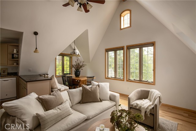 Detail Gallery Image 7 of 38 For 313 John Muir Rd, Lake Arrowhead,  CA 92352 - 3 Beds | 2/2 Baths