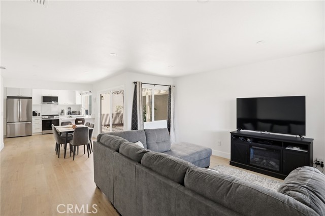 Detail Gallery Image 3 of 25 For 1635 Carmel Circle West, Upland,  CA 91784 - 2 Beds | 2 Baths