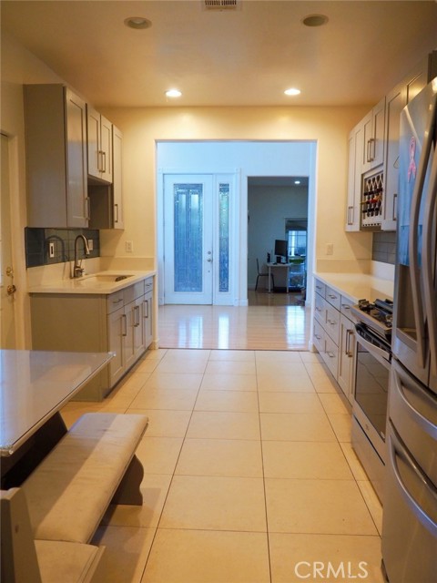 Detail Gallery Image 13 of 50 For 8335 Sparton Ave, Panorama City,  CA 91402 - 7 Beds | 6 Baths