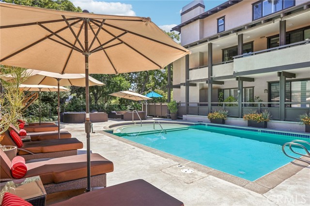 480 S Orange Grove Boulevard, Pasadena CA: https://media.crmls.org/medias/caf6daae-19aa-47e9-9cd0-0d7de950b075.jpg