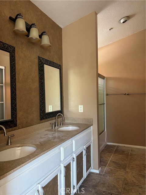 7634 Plumaria Drive, Fontana CA: https://media.crmls.org/medias/caf6e14a-0cb5-4539-b5ba-935d8c48e987.jpg