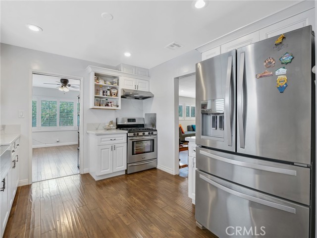 401 E Cherry Avenue, Monrovia CA: https://media.crmls.org/medias/caf6e2b1-8fda-48be-8cbb-19c0bbe3a515.jpg
