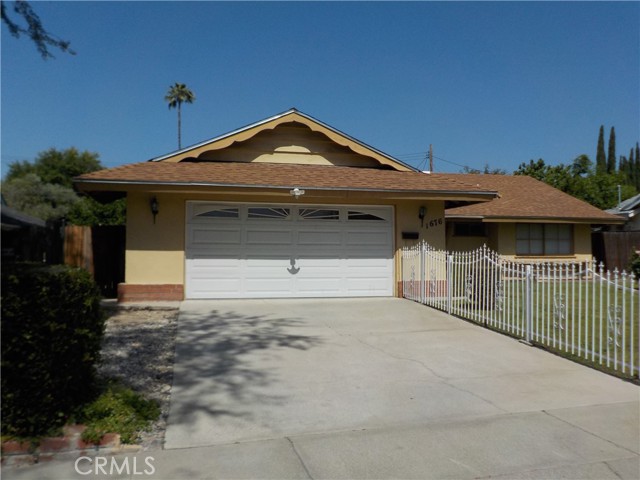 1676 Dumbarton Avenue, San Bernardino CA: https://media.crmls.org/medias/caf7214e-d48e-46f1-abe6-cb0d15e40b56.jpg