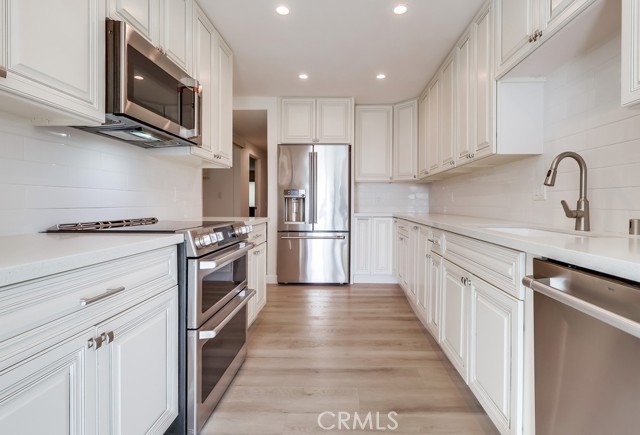 3200 La Rotonda Drive, Rancho Palos Verdes CA: https://media.crmls.org/medias/caf7395e-d47a-4489-a541-adb8c214935b.jpg