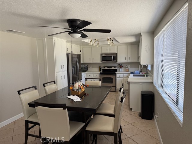 24150 Cruise Circle Drive, Canyon Lake CA: https://media.crmls.org/medias/caf7434c-34b5-48c8-9c94-466ac7f8fe7c.jpg