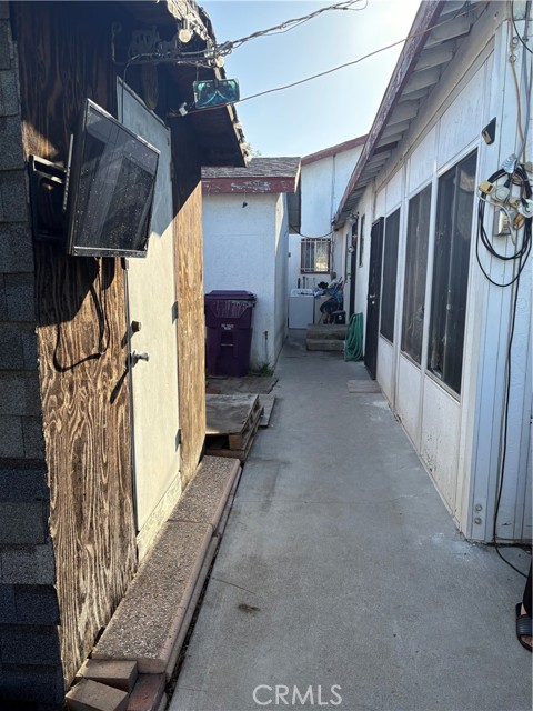 6628 Rose Avenue, Long Beach CA: https://media.crmls.org/medias/caf78ea9-afad-41fb-a444-220d977ef54c.jpg