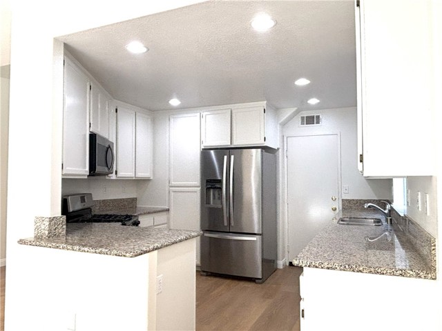 9 Tuolumne Way, Aliso Viejo CA: https://media.crmls.org/medias/caf7e96c-c88d-433c-a6c5-ca852d0a802b.jpg