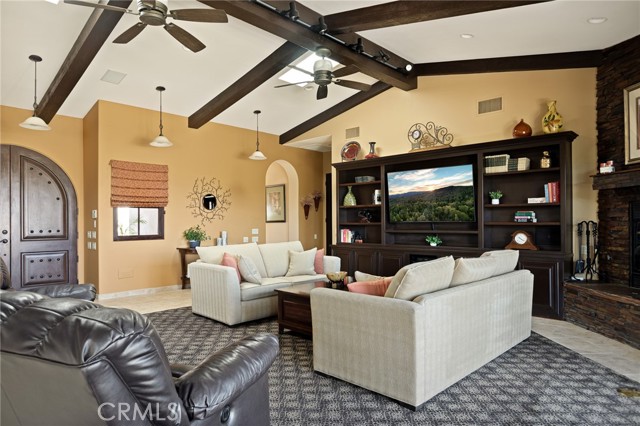 Detail Gallery Image 8 of 40 For 14490 Green Acres Dr, Beaumont,  CA 92223 - 3 Beds | 2/1 Baths